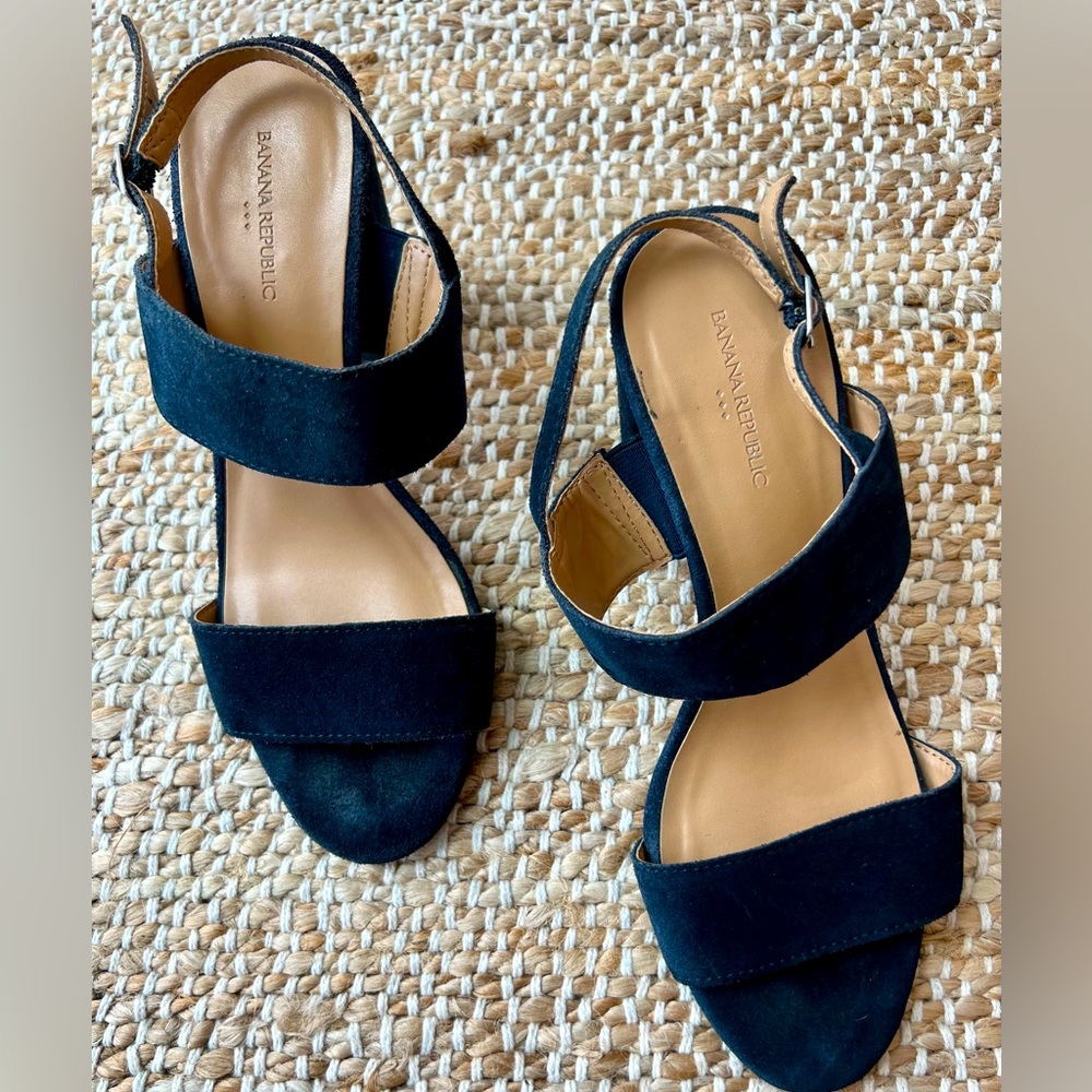 BANANA REPUBLIC | Double Strap Block Heels in Blue Suede | Size 7.5
